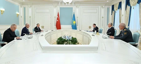 Президент Казахстана принял министра национальной обороны Турции