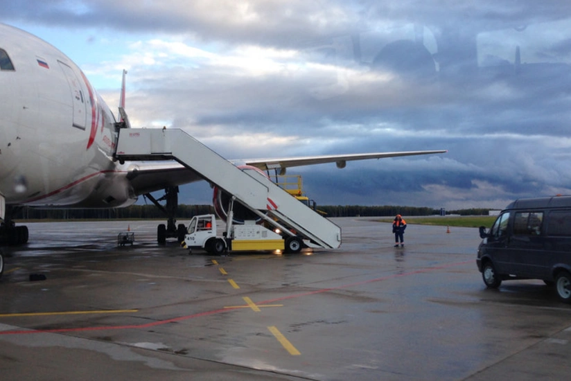 Rusiyanın sərnişin təyyarəsi Hindistanda təcili eniş edib