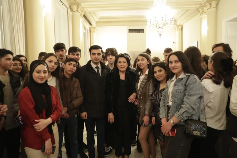 Gürcüstan Prezidenti bir qrup azərbaycanlı gənclə görüşüb