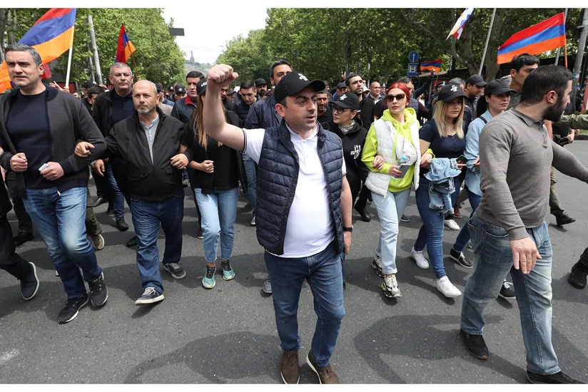 Сторонники оппозиции блокировали здание мэрии Еревана