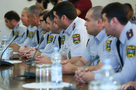 Xidmətdə fərqlənən yol polisləri mükafatlandırılıb - SİYAHI