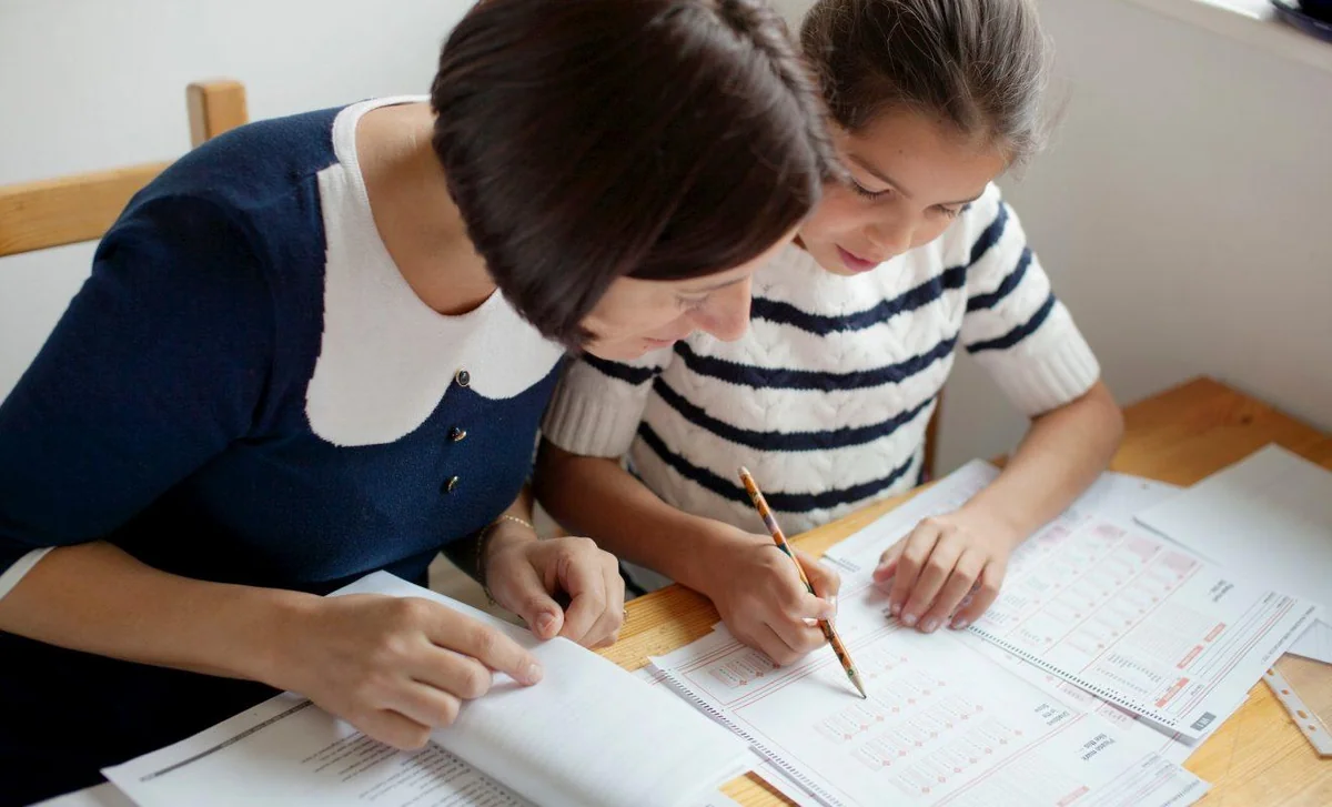 Eyni otaqda 22 şagirdə dərs keçən repetitor aşkar olunub