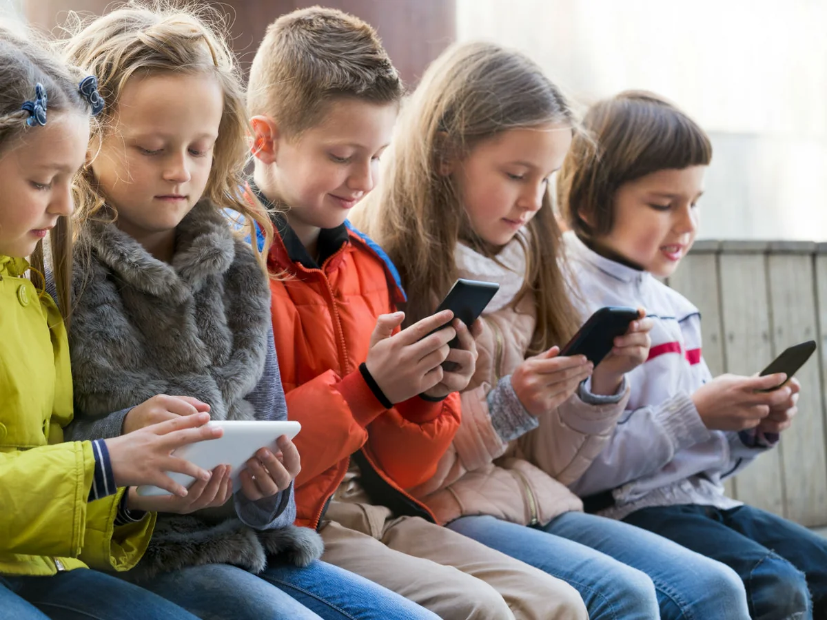Chief pediatrician: Television, telephone cause autism in babies