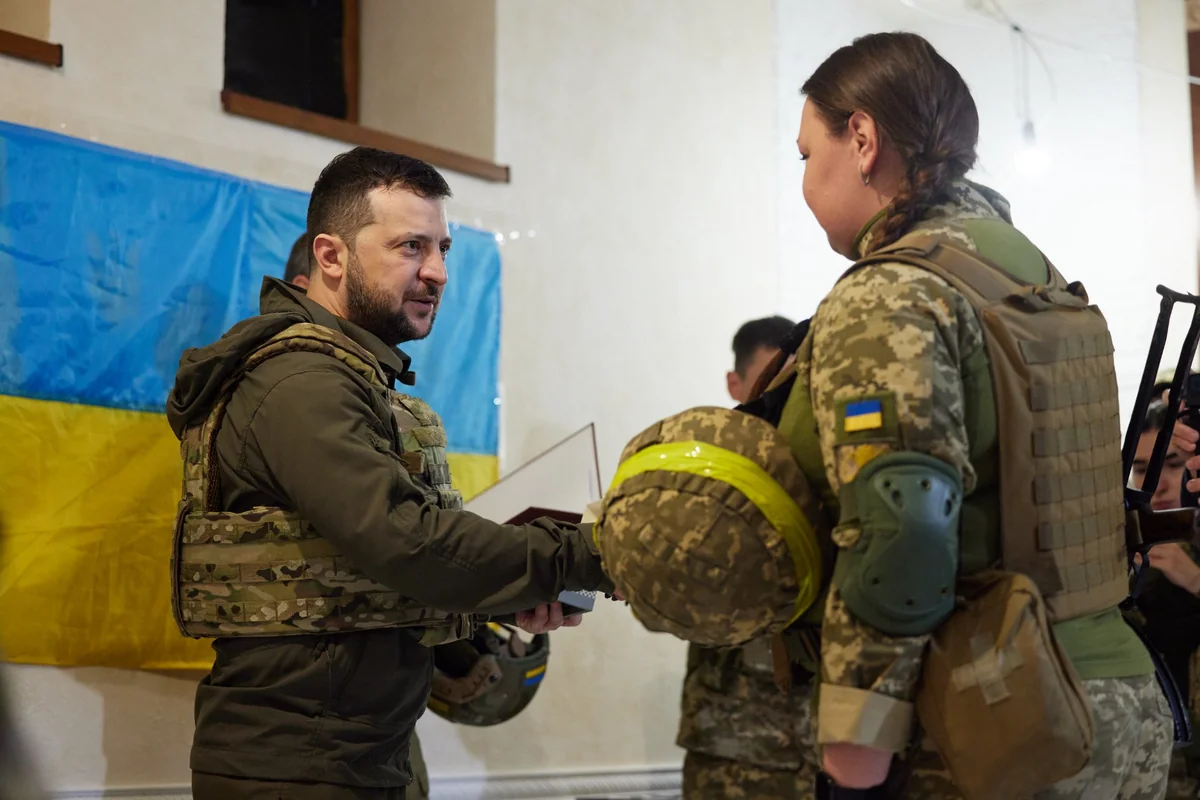 Зеленский учредил медаль За оборону Украины