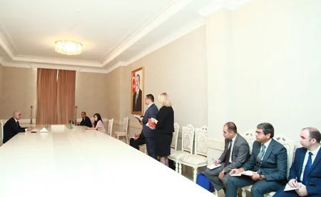 İqtisadiyyat naziri Xırdalanda vətəndaşlarla görüşüb