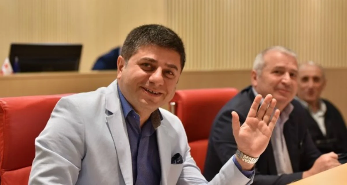 Gürcüstanın hakim partiyasının deputatı mandatından imtina edir