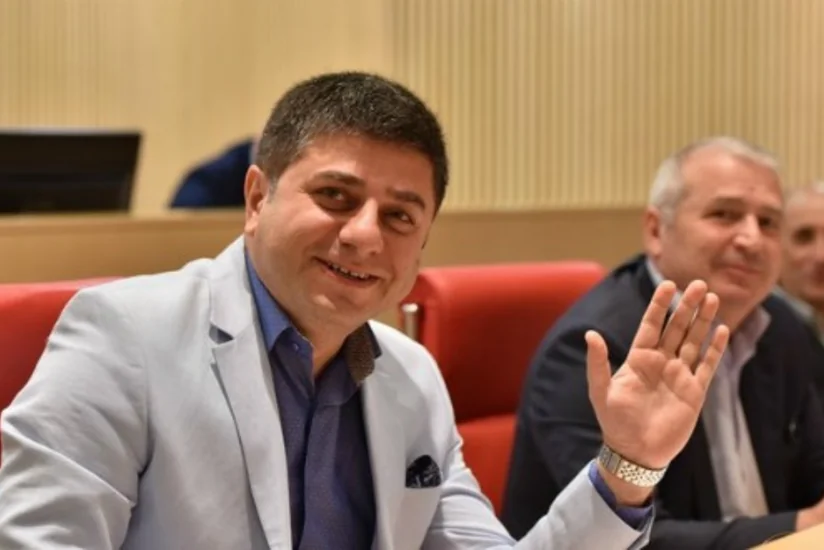 Gürcüstanın hakim partiyasının deputatı mandatından imtina edir