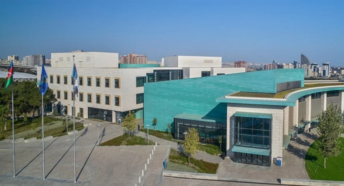 Tanınmış jurnalistə ADA Universitetinin fəxri doktoru adı verildi