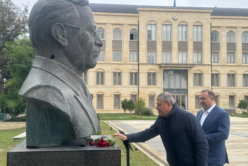 Milli Musiqi Günündə Şuşada güllələnmiş heykəllər ziyarət olunub