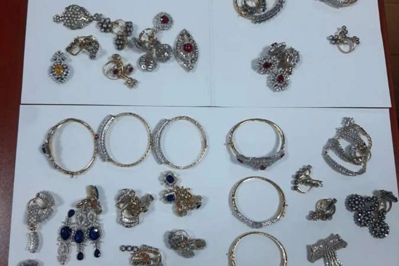 Таможенники пресекли контрабанду золотых украшений
