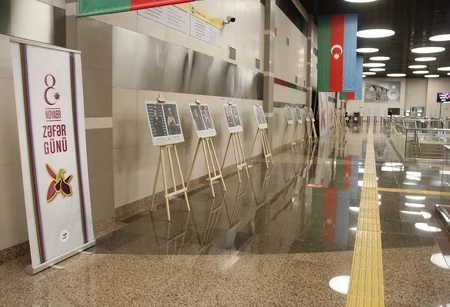 Bakı metrosunda Sizinlə qürür duyuruq layihəsi davam edir