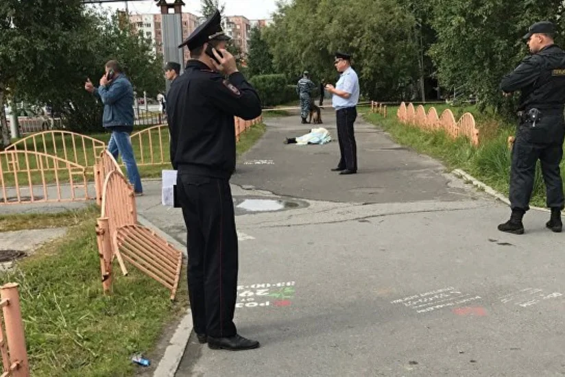 В России неизвестный напал с ножом на прохожих, 8 человек пострадали - ВИДЕО