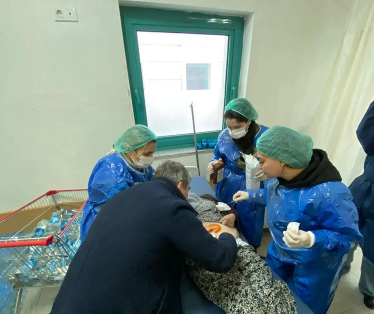 Azərbaycanın hərbi həkimləri Kahramanmaraşda 10 nəfəri əməliyyat edib
