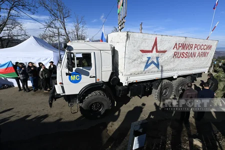 На дороге Шуша-Ханкенди вновь созданы условия для проезда автомобилей российских миротворцев - ВИДЕО