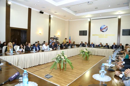 “Azərbaycana baxış: siyasi maraqlar media müstəvisində” mövzusunda tədbir keçirilib