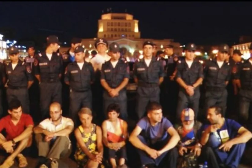 Ermənistanda etiraz aksiyaları davam edir