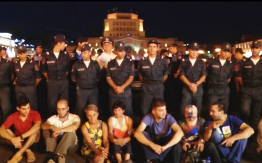 Ermənistanda etiraz aksiyaları davam edir