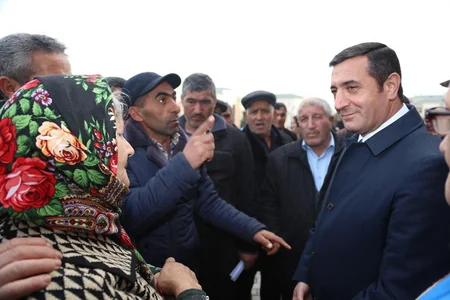 Laçından olan namizəd fəal seçki kampaniyası ilə diqqət çəkdi