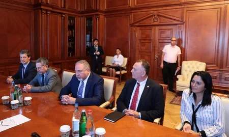 Novruz Məmmədov İsrailin müdafiə naziri ilə görüşüb
