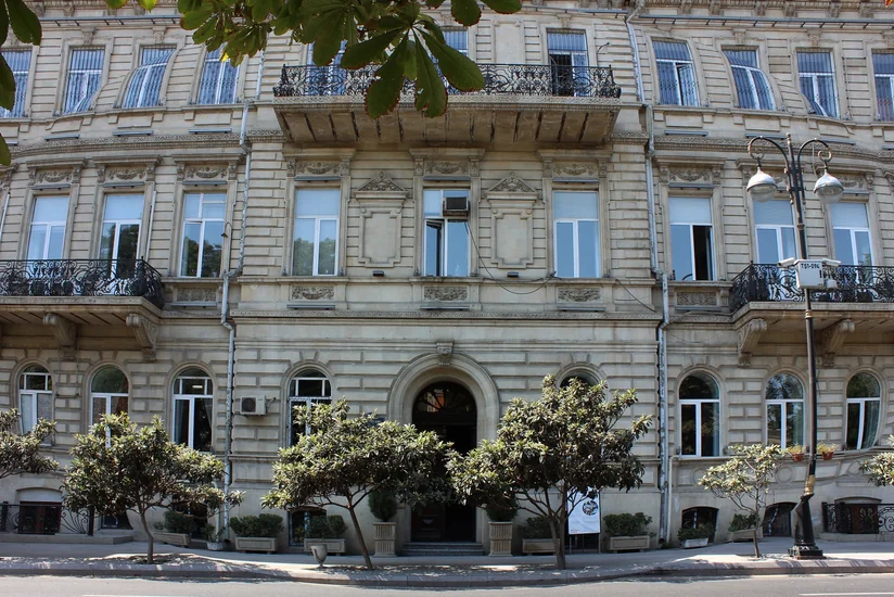 Qərb Universitetinin yaranmasından 25 il ötür