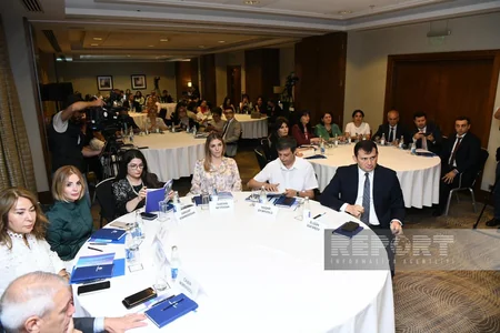 Tələbələr üçün Media və uşaq hüquqları adlı dərs vəsaiti təqdim edilib