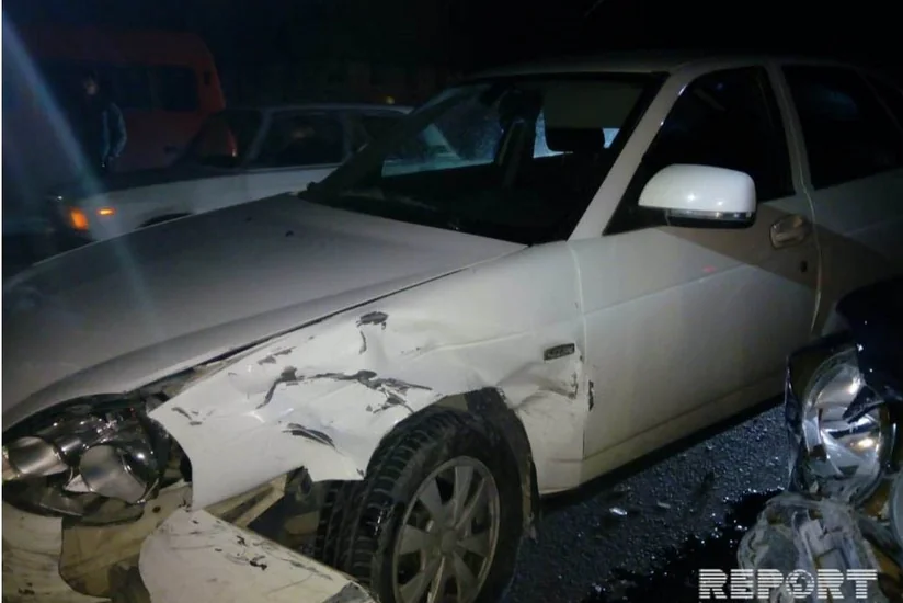 Şəkidə iki avtomobil toqquşub, xəsarət alanlar var