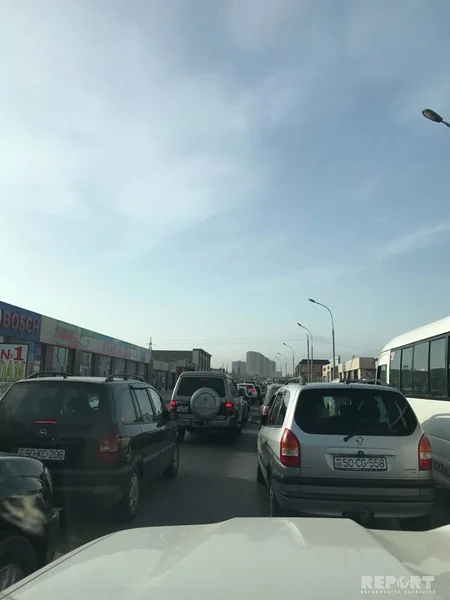 Sumqayıtda avtoqəza nəticəsində yol bağlanıb