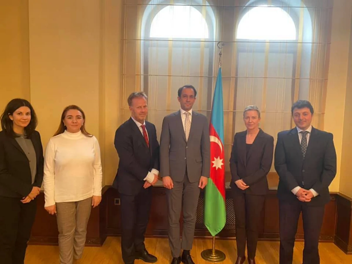 Tural Gəncəliyev isveçli diplomatlara işğaldan danışdı