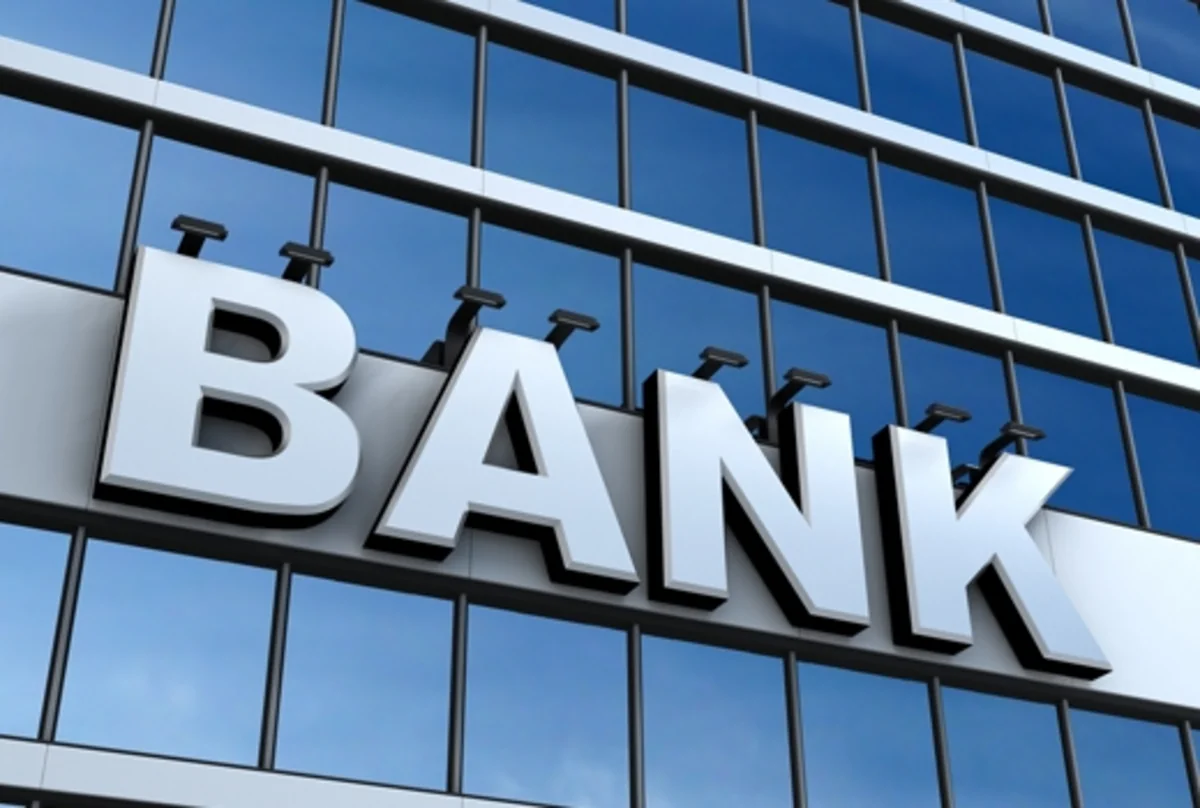 Azərbaycandakı bankların müştərilərinin sayı azalır