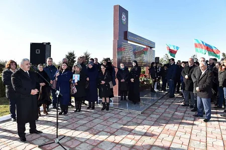 Ötən il həlak olmuş neftçilərin xatirəsinə ucaldılmış abidənin açılış mərasimi olub - FOTO