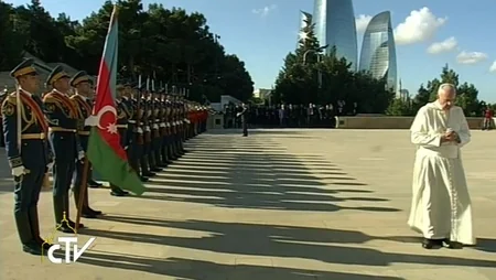 Papa Fransisk Şəhidlər xiyabanını ziyarət edib