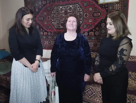 Naxçıvanda məhdud fiziki imkanlı qadınlarla bayram görüşləri keçirilib