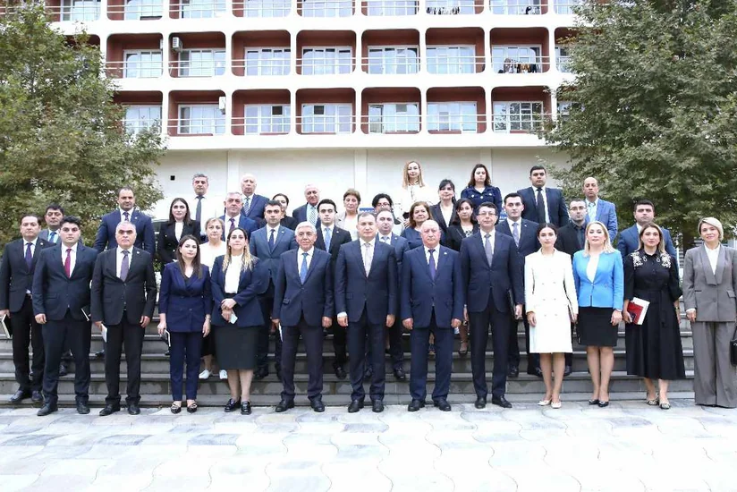 AHİK sədri qurumun Əmək və Sоsial Münasibətlər Akademiyasında tədrisin vəziyyəti ilə maraqlanıb