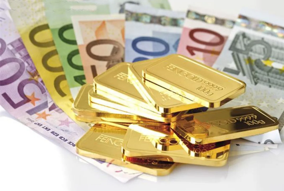 ​Евро и золото стремительно дорожают