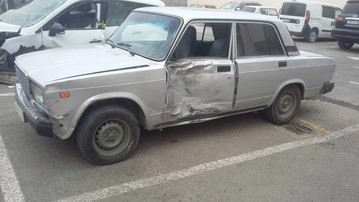 Cəlilabadda iki minik avtomobili toqquşub