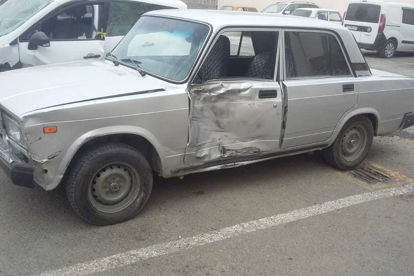 Cəlilabadda iki minik avtomobili toqquşub