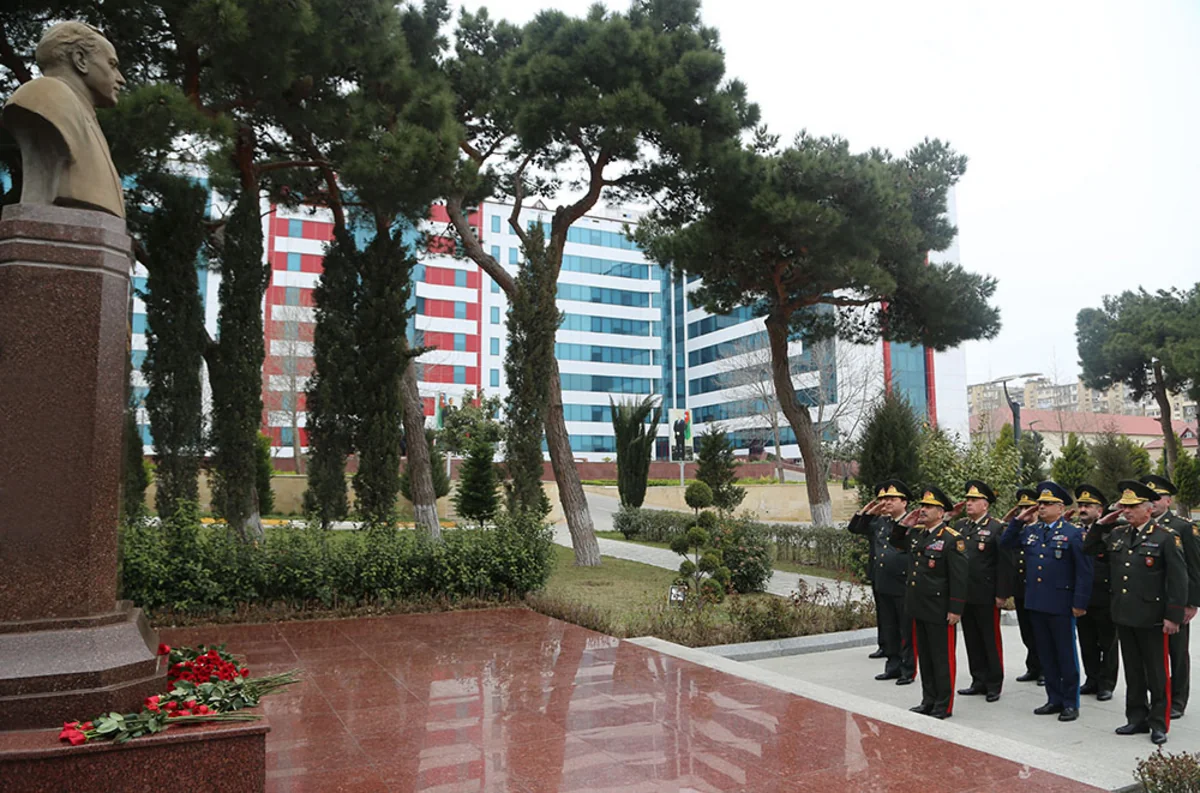 Müdafiə Nazirliyinin rəhbərliyi Novruz bayramı münasibətilə hərbi hospitalda olub