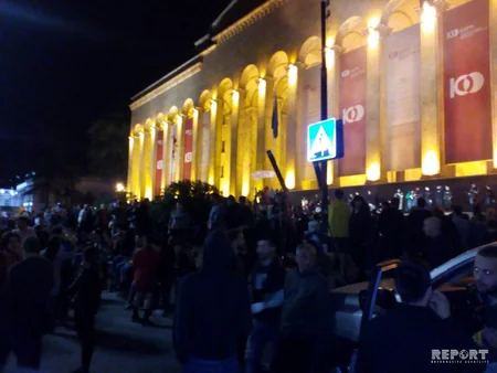 В центре Тбилиси продолжается акция протеста - ФОТО