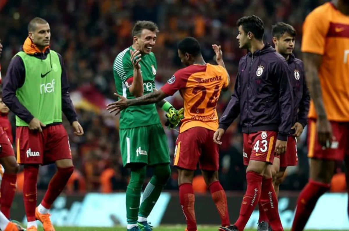 Futbol üzrə Türkiyə Super Liqası: Qalatasaray Beşiktaşı məğlub edib - VİDEO