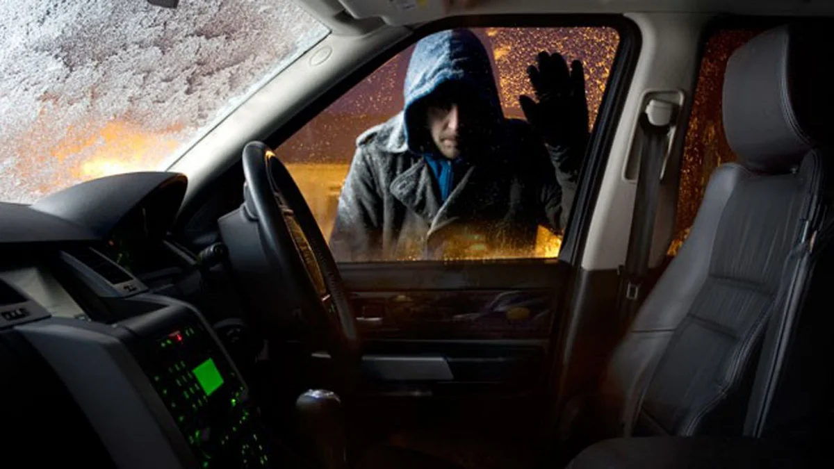 Bakıda avtomobildə sürücüyə qarşı quldurluq edilib