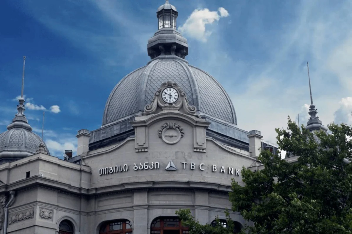 Azərbaycanda törəməsi olan Gürcüstan bankı çirkli pulların yuyulmasında ittiham olunur