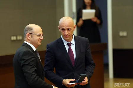 SOCAR-da “Azərbaycan nefti” ekspozisiyası açılıb