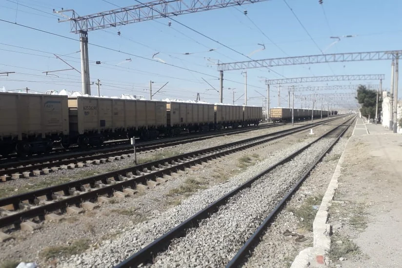 Salyanda qatarın qadını vurması ilə bağlı cinayət işi açılıb - YENİLƏNİB