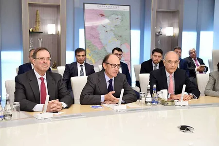 Бакинский нефтеперерабатывающий завод и компания Tecnicas Reunidas подписали контракт