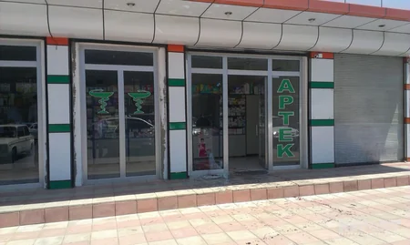 Lənkəranda aptekin vitrin şüşələrinin üstünə yıxılan kişi ölüb - YENİLƏNİB - FOTO - VİDEO