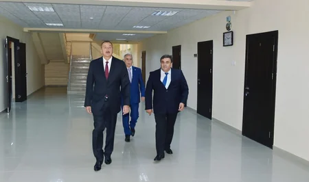 Azərbaycan Prezidenti Bakı Peşə Liseyində həyata keçirilən təmir işlərindən sonrakı vəziyyətlə tanış olub