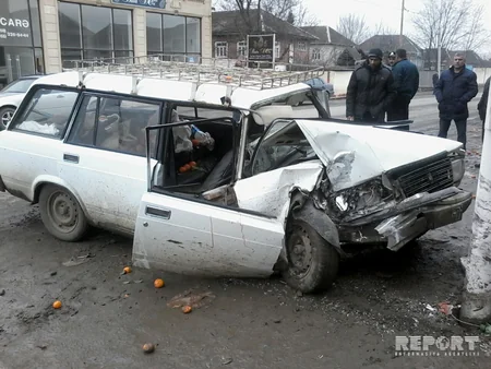 Lənkəranda baş verən avtomobil qəzasında 78 yaşlı sürücü xəsarət alıb - FOTO