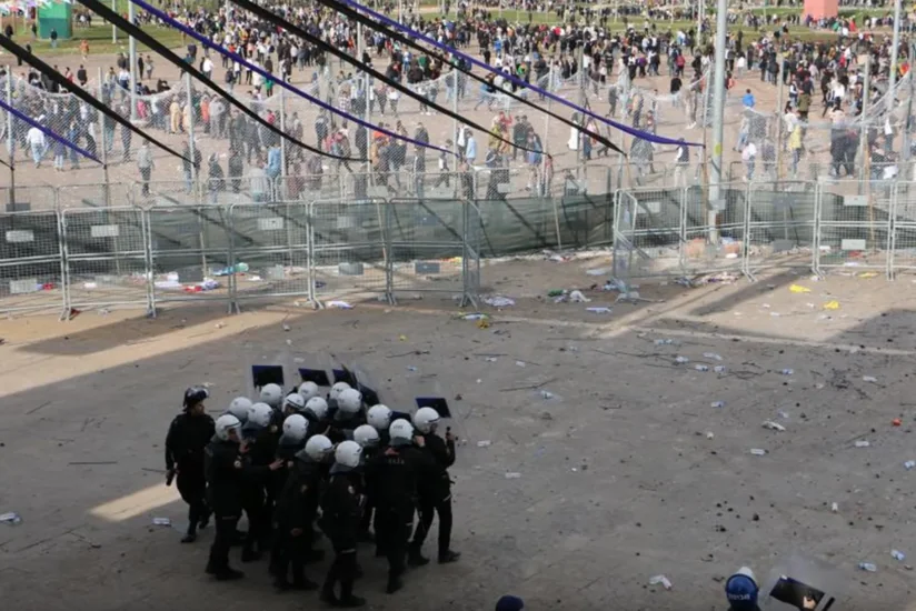 В Турции задержали до 200 человек, забросавших полицию камнями