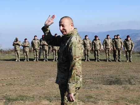 Ali Baş Komandan İlham Əliyev Şuşada hərbçilər qarşısında çıxış edib