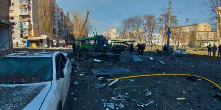 Rusiya Kiyevi raket atəşinə tutub, ölən və yaralananlar var
